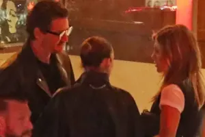 Cennifer həmkarı ilə gecə saatlarında belə yaxalandı