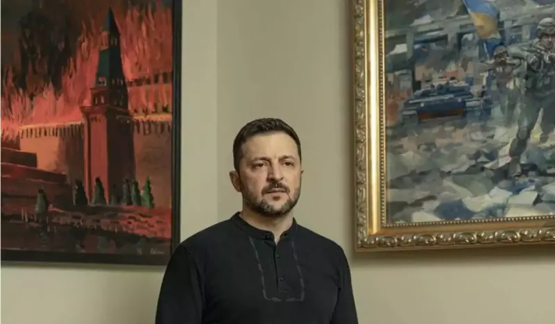 Zelenski otağında yanan Kremlin rəsmini asıb