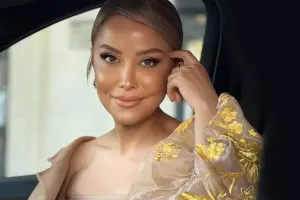 “Tamaşaçımız ailəsinin müğənnini açıq geyimdə görməyini istəmir”