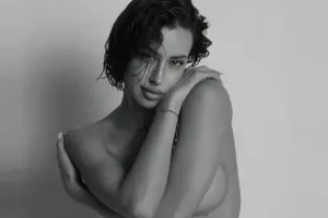 Timatinin sevgilisi yarıçılpaq fotolarını paylaşdı