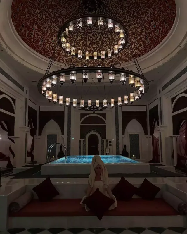 Xatirə hamamda fotolarını paylaşdı