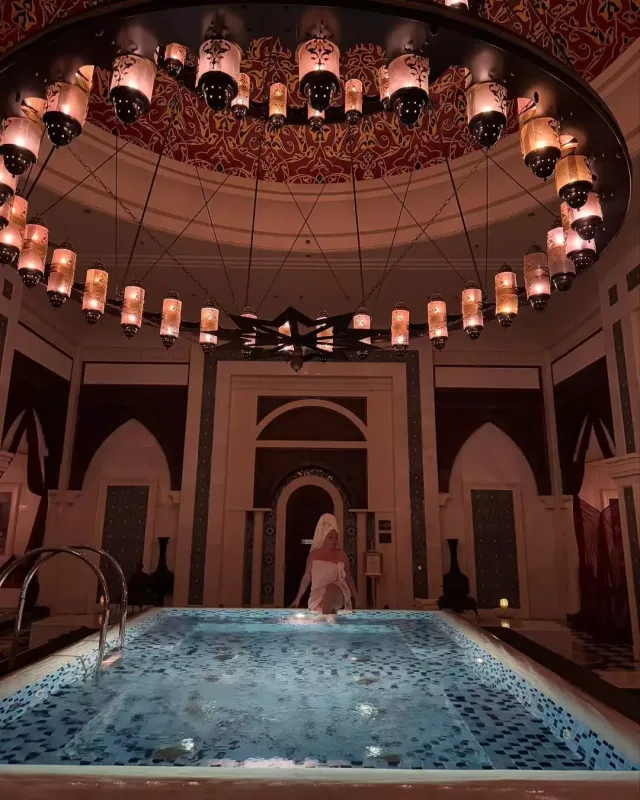 Xatirə hamamda fotolarını paylaşdı