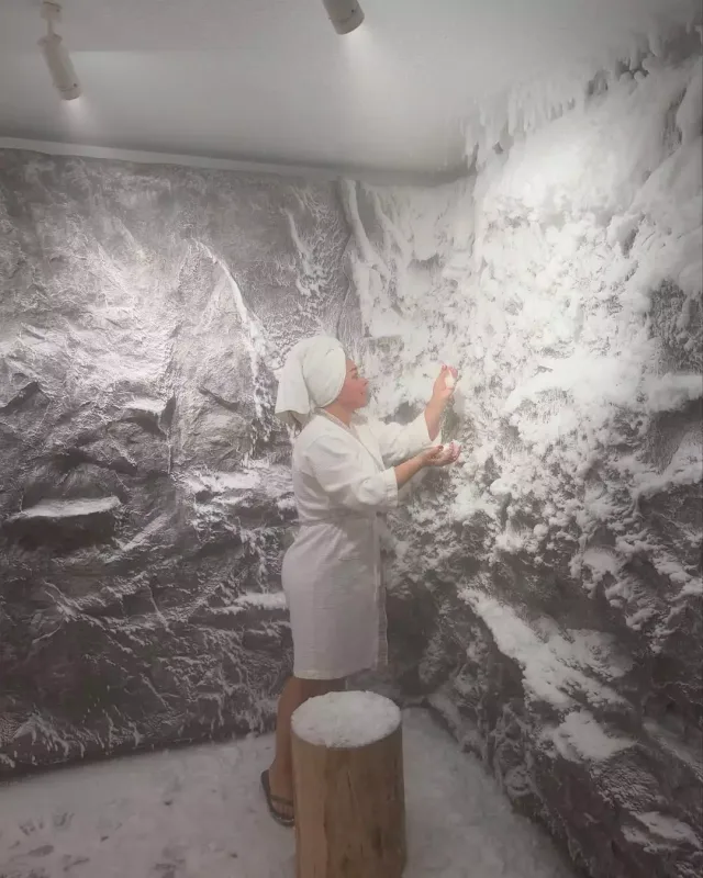 Xatirə hamamda fotolarını paylaşdı