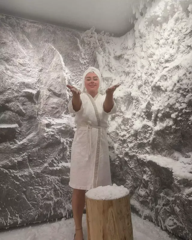 Xatirə hamamda fotolarını paylaşdı