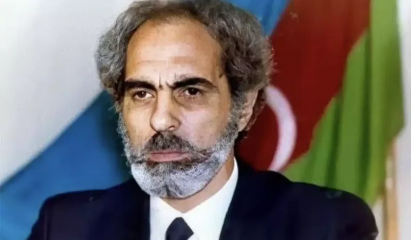 Elçibəyin əkiz nəvələri oldu!