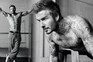 Bekham yarıçılpaq halda obyektiv qarşısında