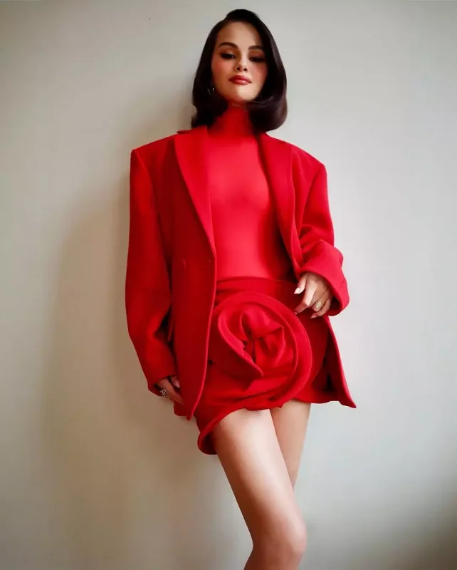 Geyimindən çox arıqlaması müzakirə yaratdı