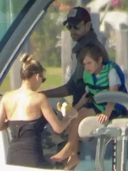 İqlesias arvadı və uşaqları ilə Mayamidə dincəlir