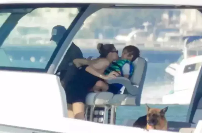 İqlesias arvadı və uşaqları ilə Mayamidə dincəlir