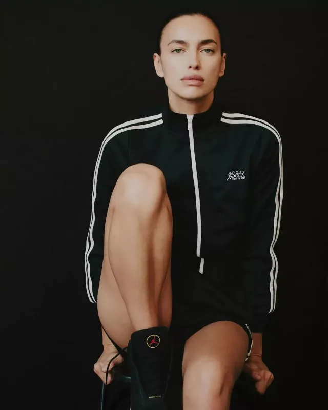 İrina Şeyk daha bir marka üçün pozalar verdi