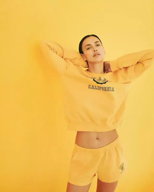 İrina Şeyk daha bir marka üçün pozalar verdi