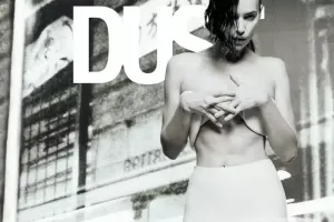 Şeykdən cəsarətli pozalar