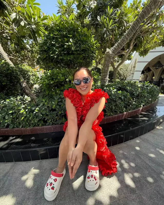 Xatirənin açıq-saçıq geyimini tənqid etdilər