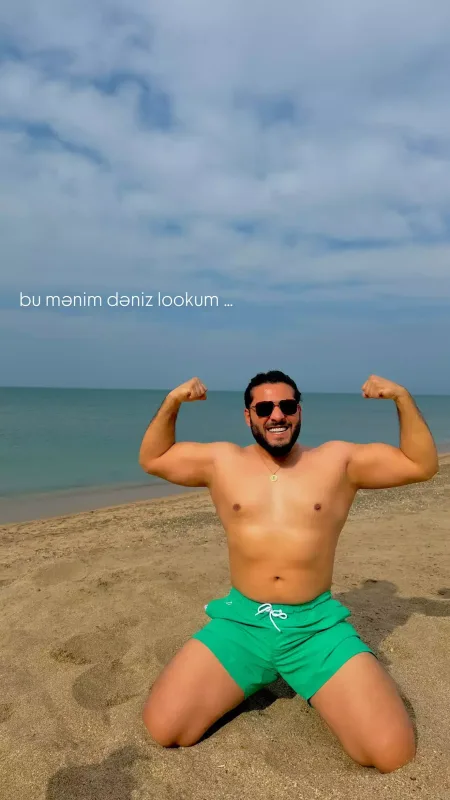 Ayaz yarıçılpaq fotosunu paylaşdı