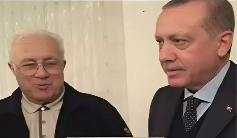 Ərdoğan 47 illik dostunun tabutunu daşıdı - VIDEO