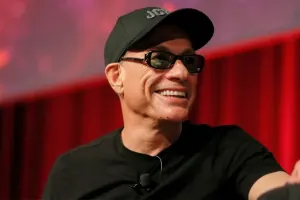 Van Damm azyaşlılarla intim münasibətdə ittiham olunur