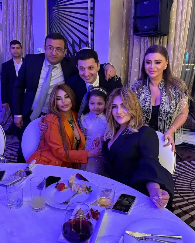 Məşhurlar Xəyyamın oğlunun kiçik toyunda