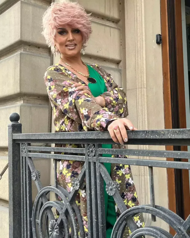 Elza yeni görünüşü ilə təəccübləndirdi