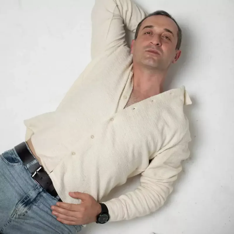 Hikmət 39 yaşı üçün kamera qarşısında