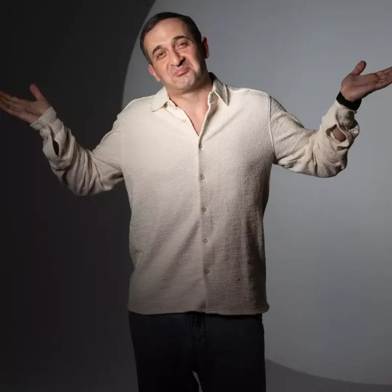 Hikmət 39 yaşı üçün kamera qarşısında