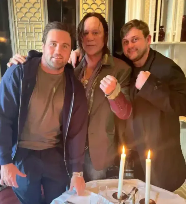 Plastik əməliyyatlarla tanınmaz hala düşən Hollivud ulduzu - Foto