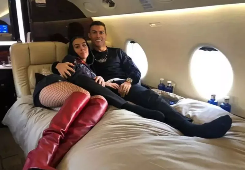 Ronaldo özünə yeni təyyarə aldı - Foto/Video