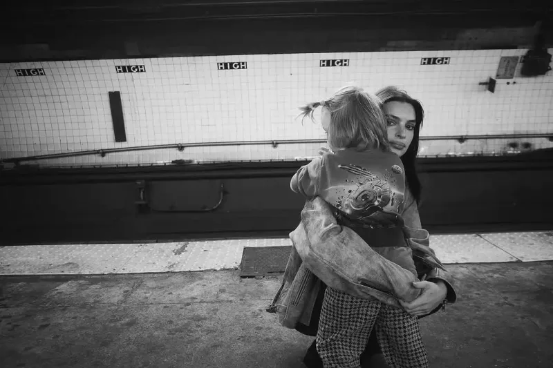 Ratakovski oğlu ilə metroda - Fotolar