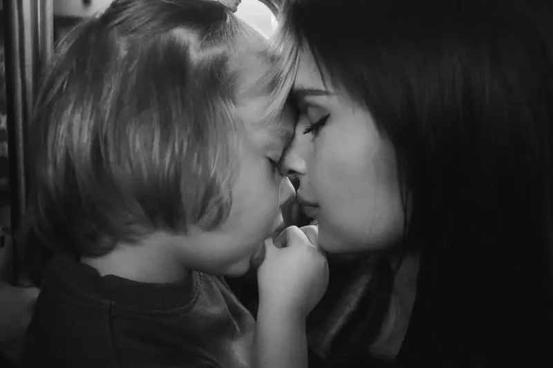 Ratakovski oğlu ilə metroda - Fotolar