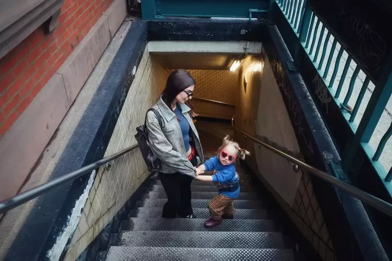 Ratakovski oğlu ilə metroda - Fotolar