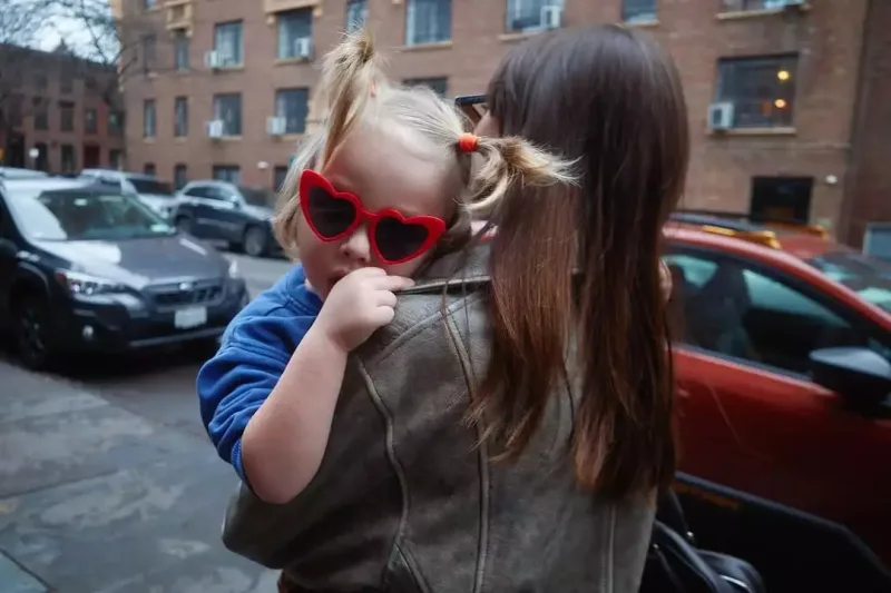 Ratakovski oğlu ilə metroda - Fotolar