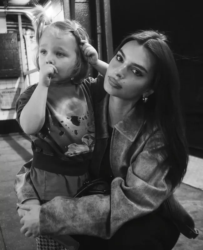 Ratakovski oğlu ilə metroda - Fotolar