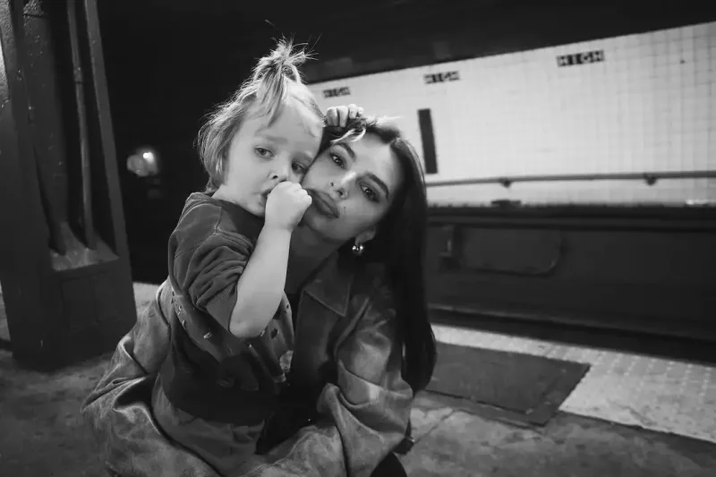 Ratakovski oğlu ilə metroda - Fotolar