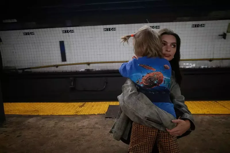 Ratakovski oğlu ilə metroda - Fotolar