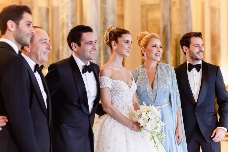 Arzu Sabancı oğlunun nikahdankənar uşağına sahib çıxdı