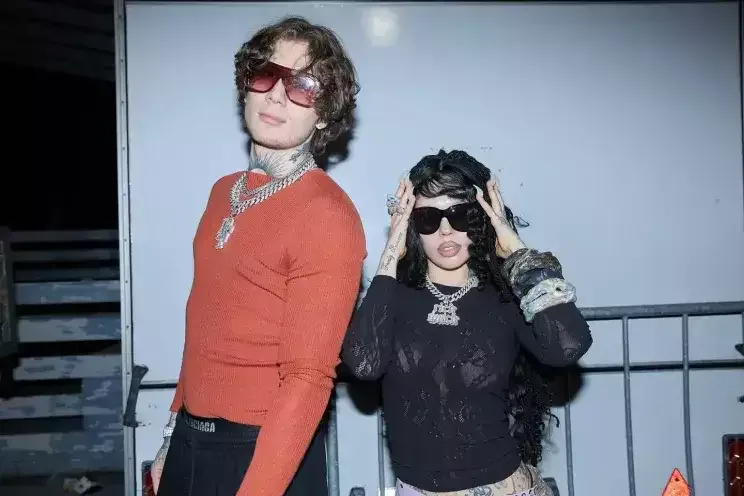 Məşhur müğənni futbol klubunu aldı