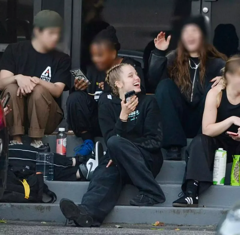 Qızının Ancelinaya bənzəməsi müzakirə yaratdı - Foto