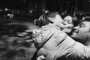 Ozan Akbabadan ailəsi ilə foto