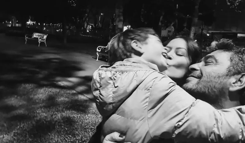 Ozan Akbabadan ailəsi ilə foto