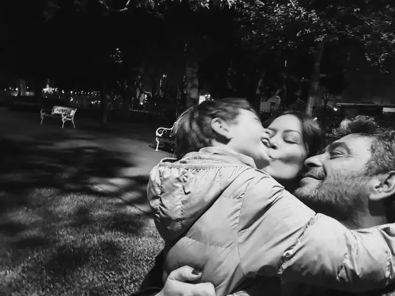 Ozan Akbabadan ailəsi ilə foto