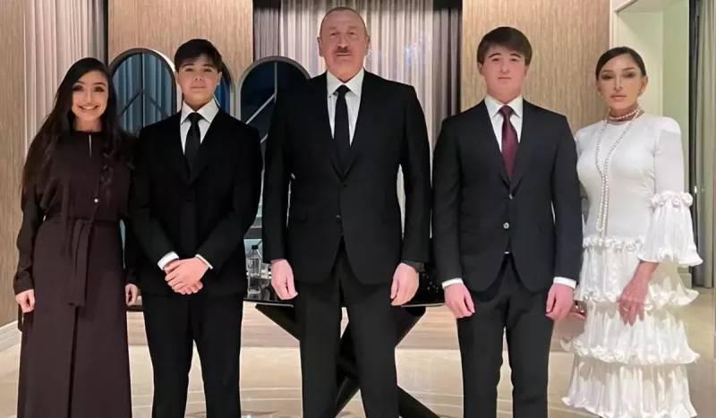 Prezident ailəsi ilə...