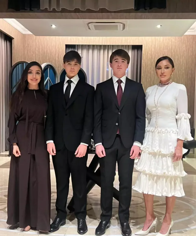 Prezident ailəsi ilə...