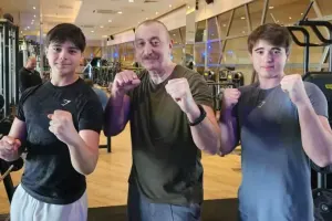 Prezidentin nəvələri ilə idman zalından fotoları