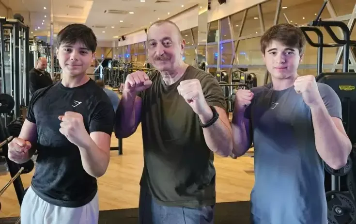 Prezidentin nəvələri ilə idman zalından fotoları