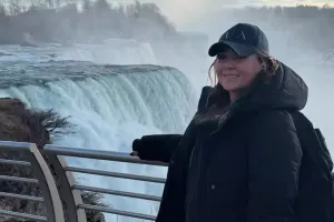 Lalə Azərtaş Niaqara şəlaləsində