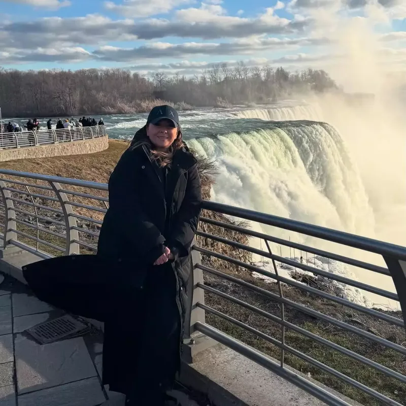 Lalə Azərtaş Niaqara şəlaləsində