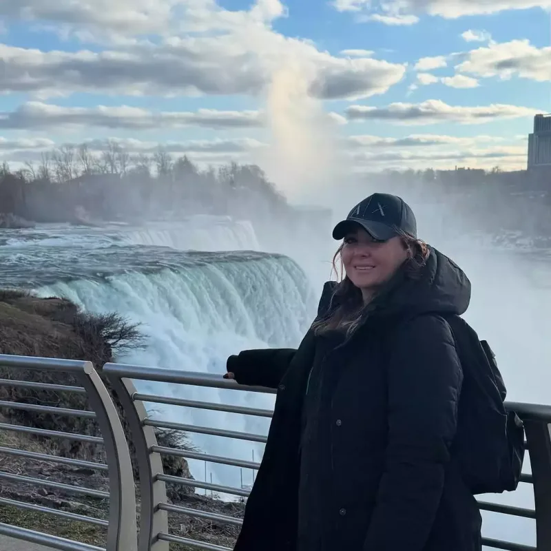 Lalə Azərtaş Niaqara şəlaləsində