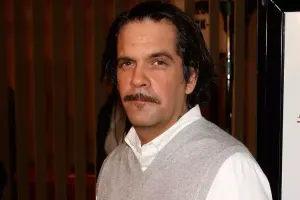 “Günahlar şəhəri”nin aktyoru vəfat etdi