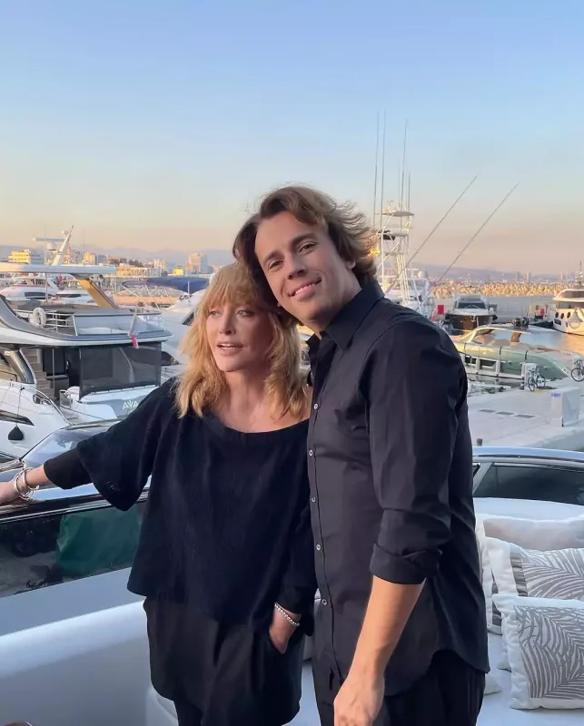 Qalkindən xanımı Puqaçova ilə paylaşım