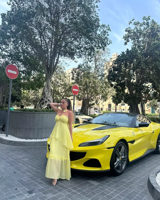 Zümrüd Dubayda sarıya büründü