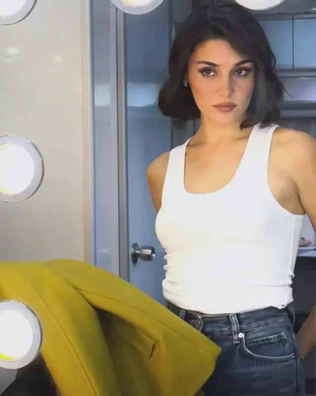 Layihə üçün saçını kəsdirdi